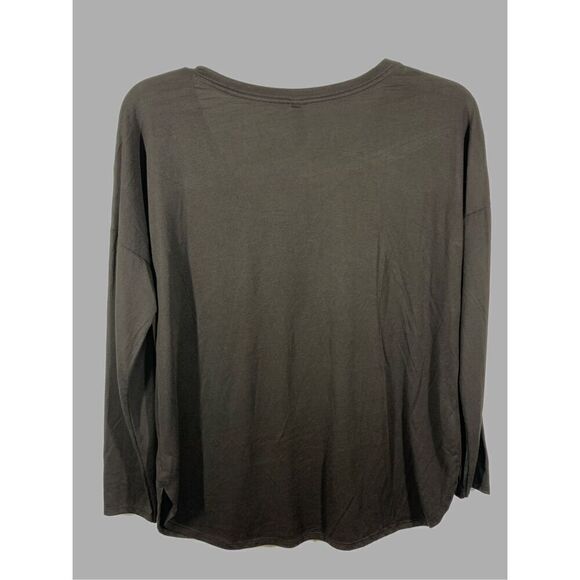 District woMen's V-Neck Pullover Kiss Long Sleeve T-Shirt Gray Size Medium NWOT - Picture 2 of 4